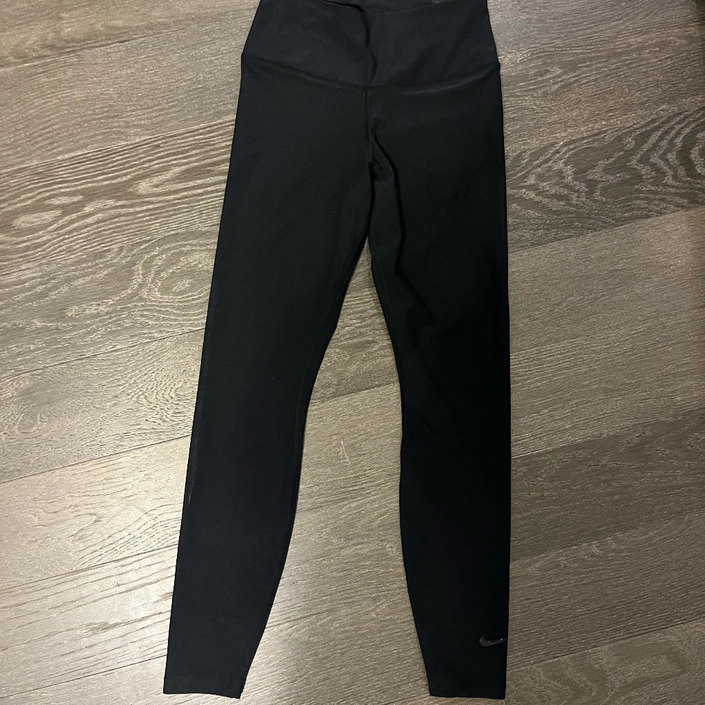 NIKE - Sculpt hyper tight fit